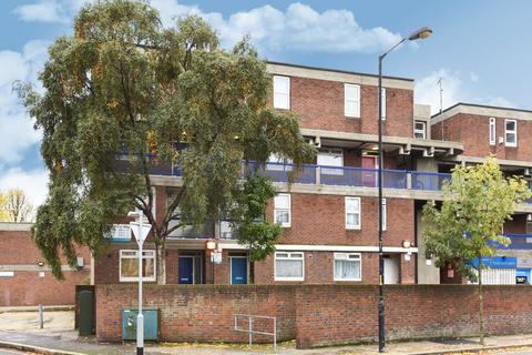 3 bedroom flat to rent, Commercial Way, Peckham, London, SE15