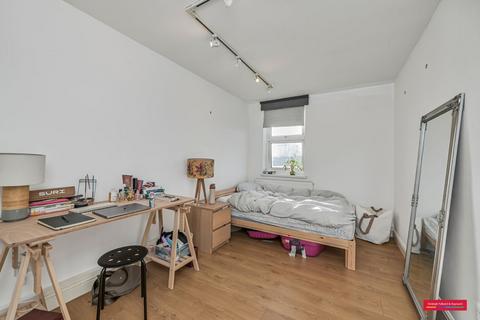3 bedroom flat to rent, Commercial Way, Peckham, London, SE15
