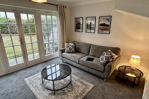 8 Bishopfields Drive, York, YO26 4WN