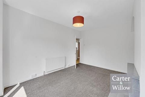 63 Arnold Road, Dagenham, RM9 6AQ