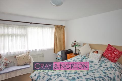 10 Bracewood Gardens, Croydon, CR0 5JL