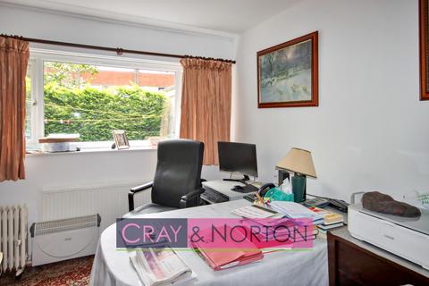 10 Bracewood Gardens, Croydon, CR0 5JL