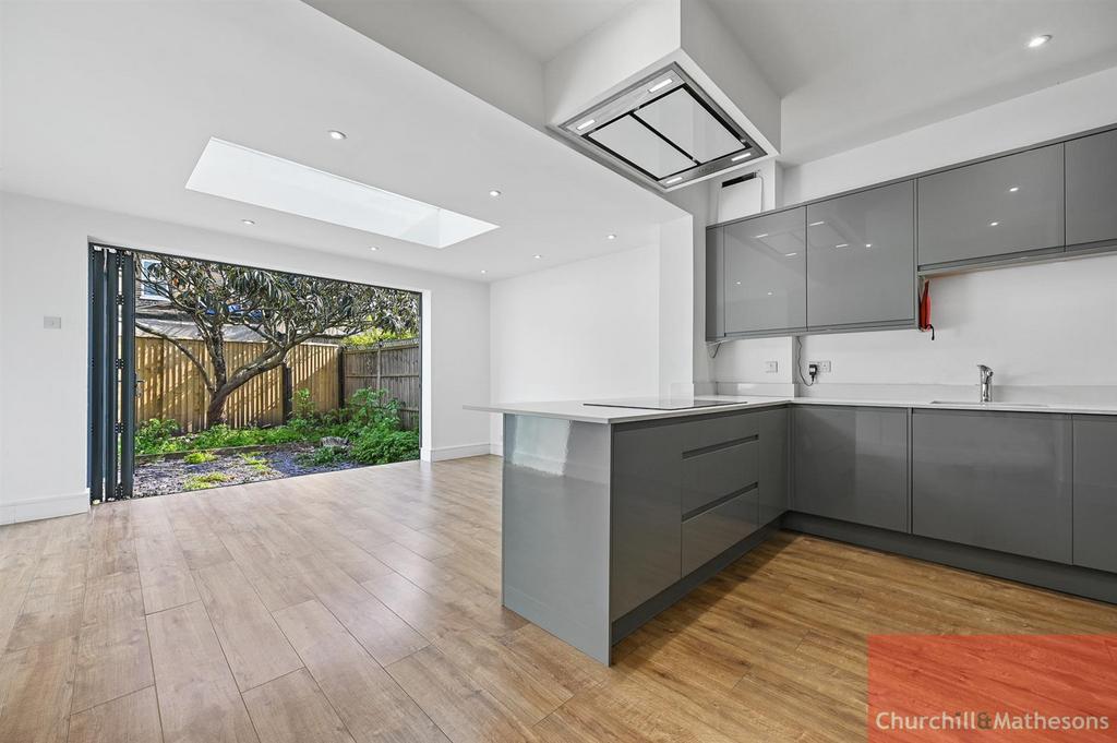 CHMAH - Yewfield Road - Kitchen3 (1).jpg