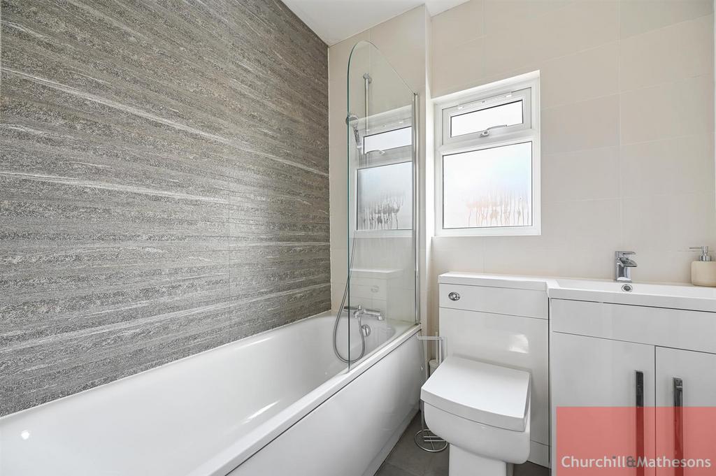 CHMAH - Yewfield Road - Bathroom3 (1).jpg