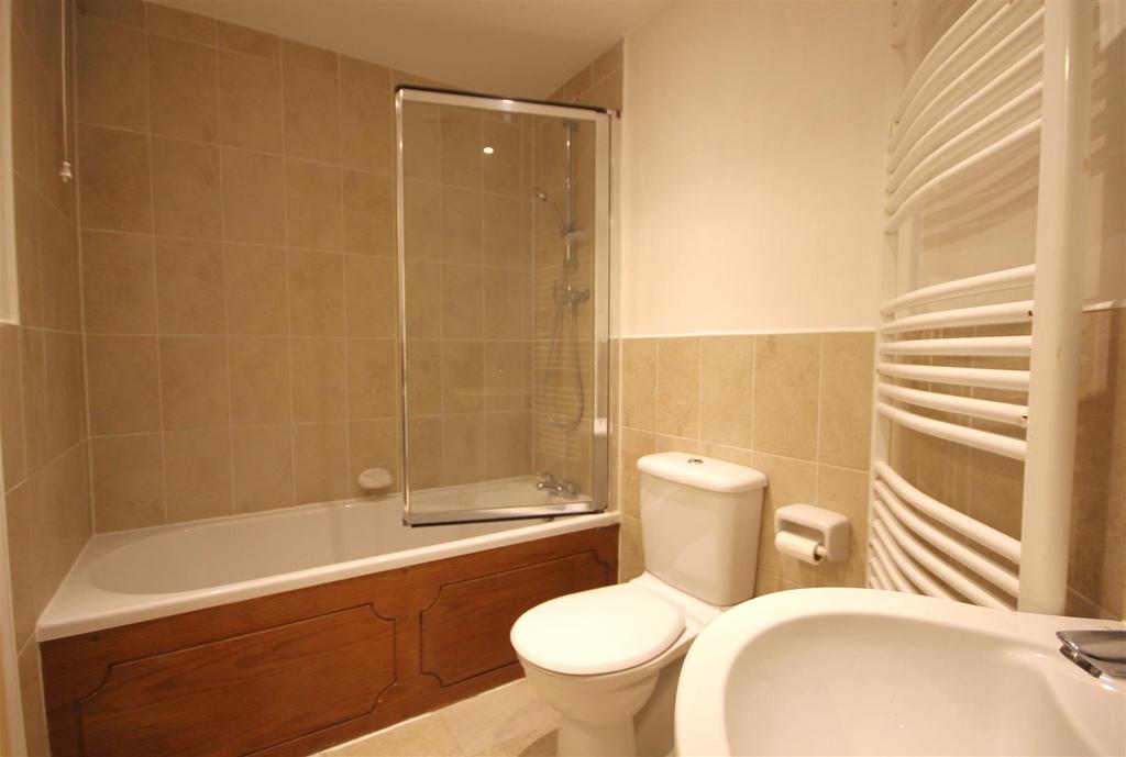 Bathroom 1.JPG
