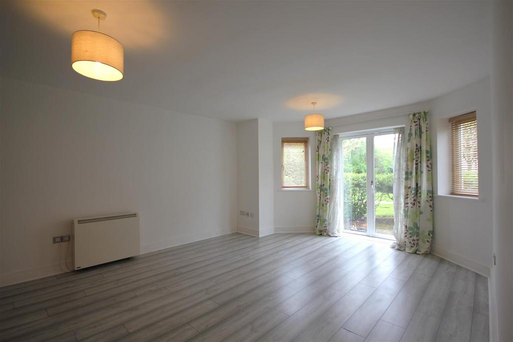 Lounge 1.JPG