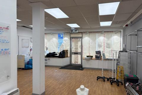 Retail property (high street) to rent, 420-424 Victoria Rd Glasgow G42 8YS
