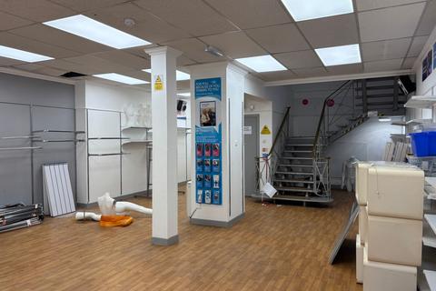Retail property (high street) to rent, 420-424 Victoria Rd Glasgow G42 8YS