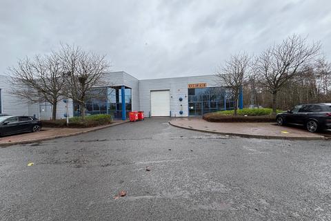 Distribution warehouse to rent, Clydesmill Pl Glasgow G32 8RF