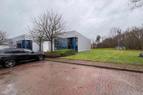Distribution warehouse to rent, Clydesmill Pl Glasgow G32 8RF