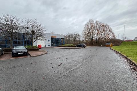 Distribution warehouse to rent, Clydesmill Pl Glasgow G32 8RF