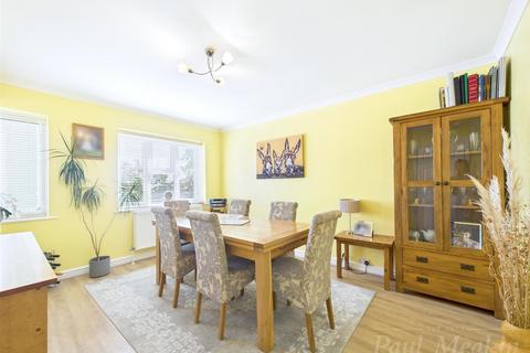 4 The Rise, South Croydon, CR2 8NB
