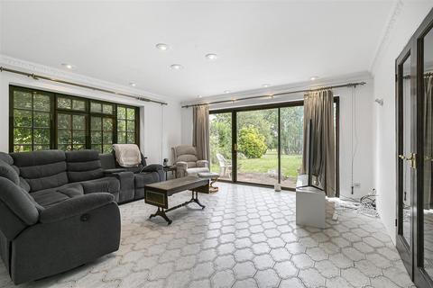 4 bedroom detached house for sale, Wonford Close, Kingston Upon Thames KT2