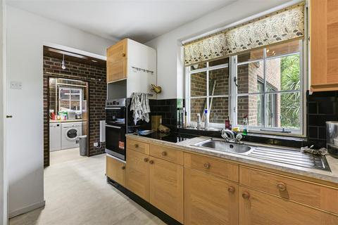 4 bedroom detached house for sale, Wonford Close, Kingston Upon Thames KT2