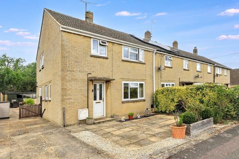 8 Carters Close, Carterton, OX18 3LB