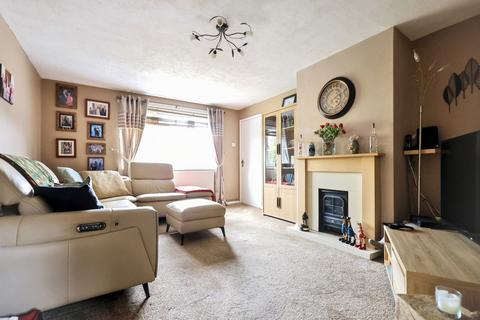 8 Carters Close, Carterton, OX18 3LB