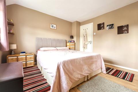 8 Carters Close, Carterton, OX18 3LB