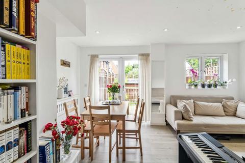 3 bedroom house to rent, Howland Way, London SE16