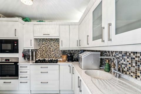3 bedroom house to rent, Howland Way, London SE16