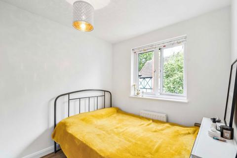3 bedroom house to rent, Howland Way, London SE16