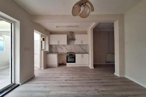 4 bedroom house to rent, Waddon New Road, Croydon