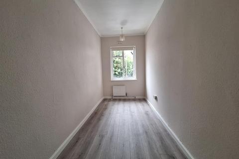 4 bedroom house to rent, Waddon New Road, Croydon