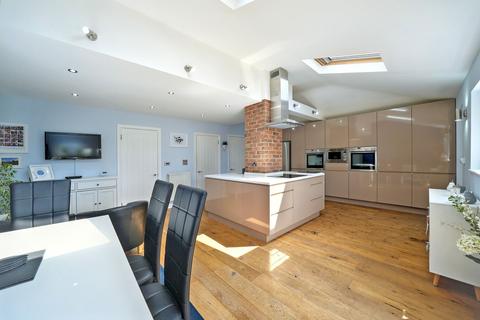 1 Elmhurst Close, Coven, Wolverhampton, WV9 5DX