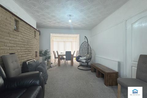 3 bedroom semi-detached house for sale, Shipley Road, Leicester LE5