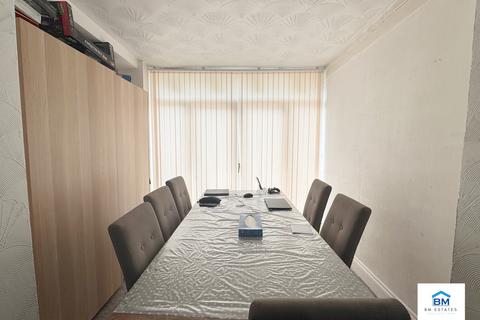 3 bedroom semi-detached house for sale, Shipley Road, Leicester LE5