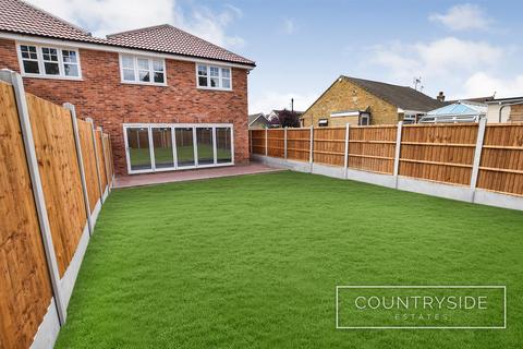 4 bedroom semi-detached house for sale, Wavertree Road, Benfleet