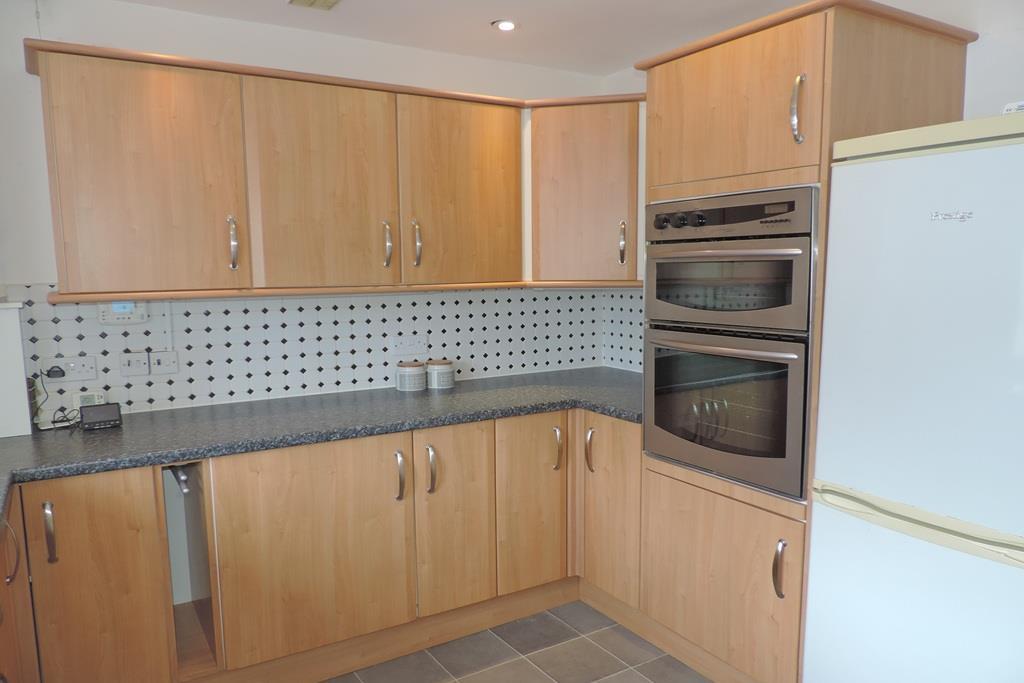 Kitchen2.jpg