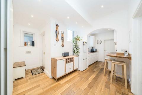 3 bedroom flat for sale, Cavendish Road, London NW6