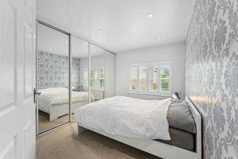 8 Fidlers Close, Bamford, Hope Valley, S33 0BZ