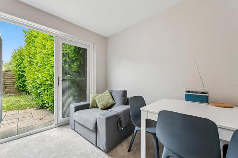 8 Fidlers Close, Bamford, Hope Valley, S33 0BZ
