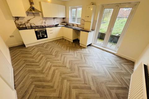 3 bedroom terraced house to rent, School View, Ferryhill, Co. Durham, DL17