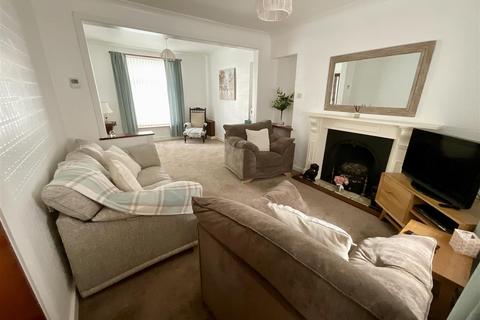 3 bedroom end of terrace house for sale, Lakefield Road, Llanelli