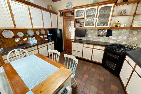 3 bedroom end of terrace house for sale, Lakefield Road, Llanelli