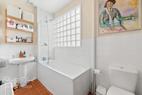 1 bedroom flat for sale, Gibson Gardens, London N16
