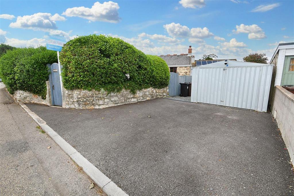 Detached garage