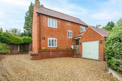 3 bedroom detached house for sale, Norwich Road, Edgefield