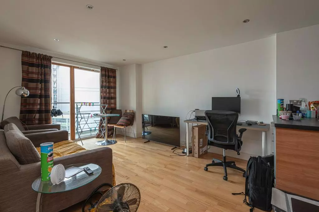 1 bedroom flat for sale - Photo 5