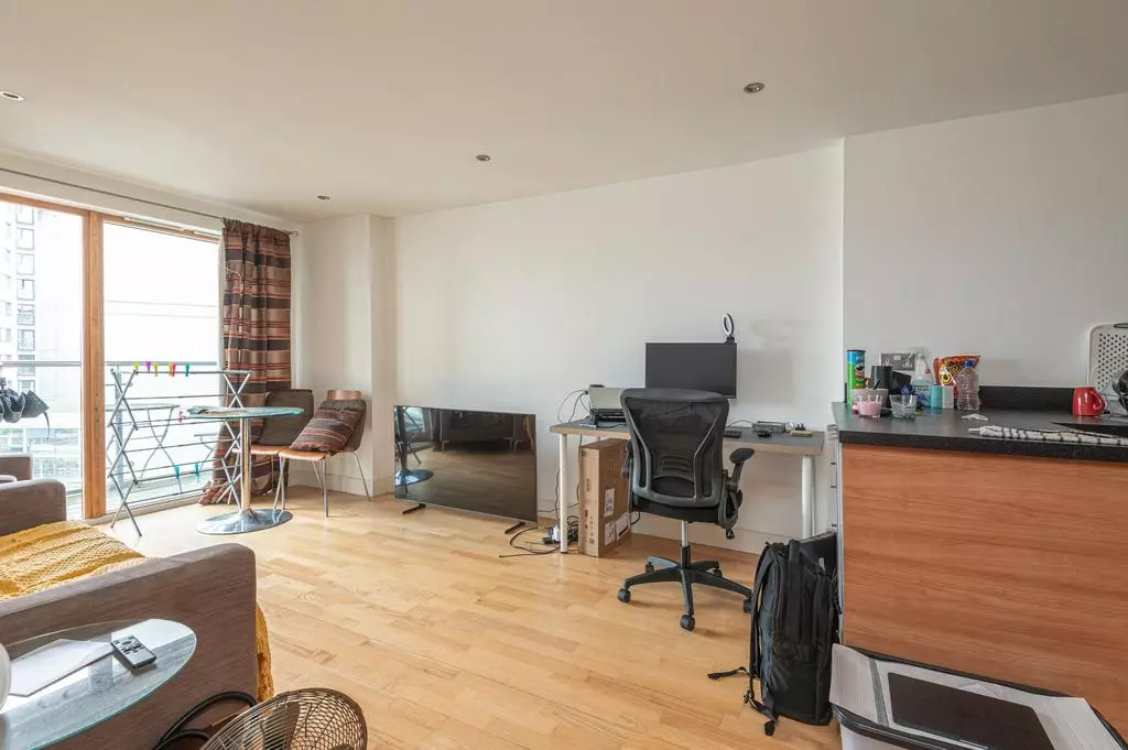 1 bedroom flat for sale - Photo 7