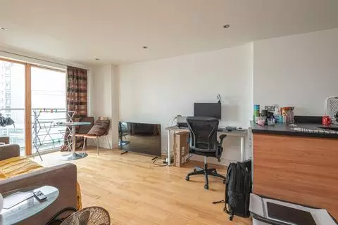 1 bedroom flat for sale - Photo 6