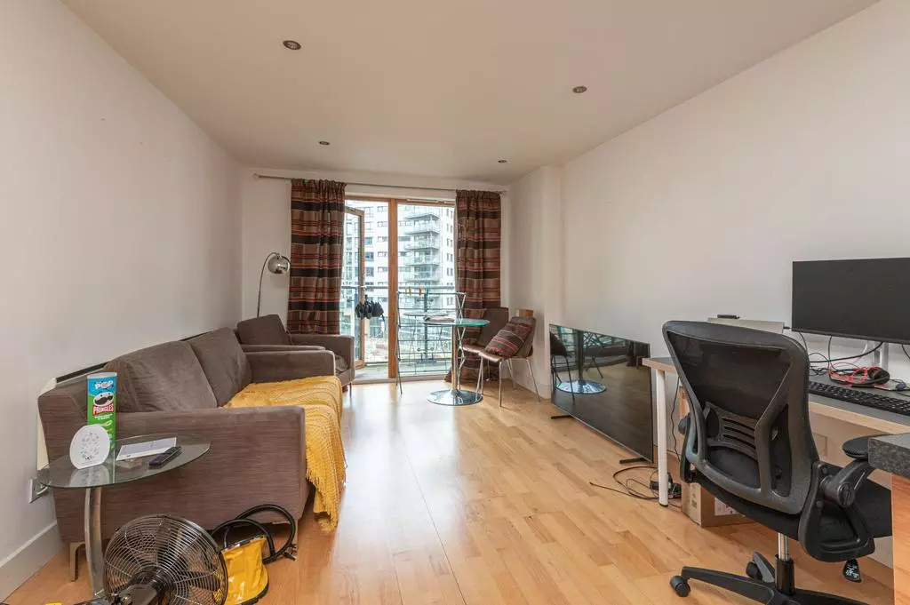 1 bedroom flat for sale - Photo 9