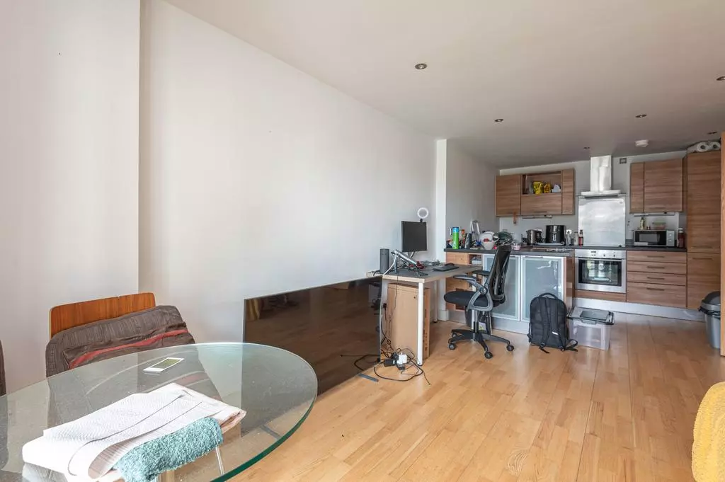 1 bedroom flat for sale - Photo 11