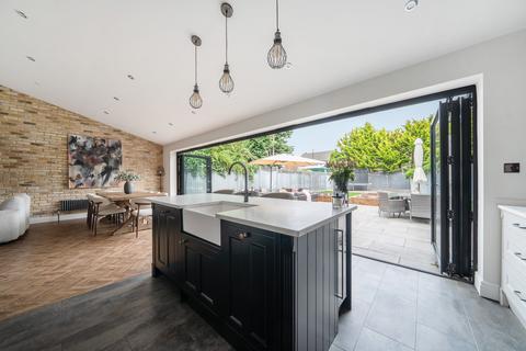 33 Packmores Road, London, SE9 2NB