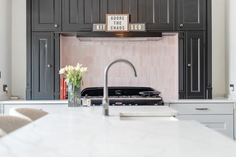 33 Packmores Road, London, SE9 2NB