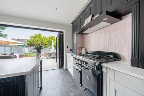 33 Packmores Road, London, SE9 2NB