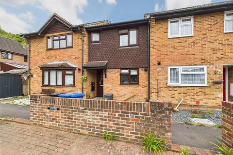 96 Fallowfield, Yateley, GU46 6LW