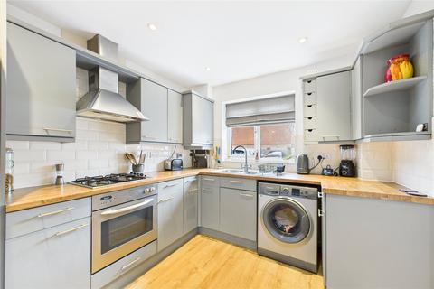 96 Fallowfield, Yateley, GU46 6LW